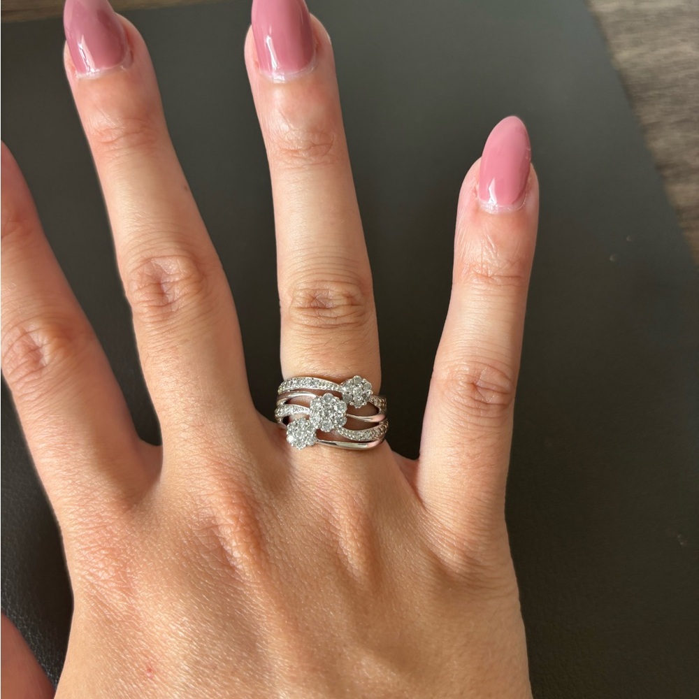 Elegant Silver Diamond Ring Set - Picture 2 of 9